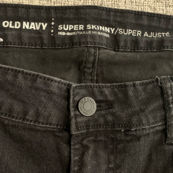 Old Navy Mid-Rise Super Skinny Jeans - Picture 3 of 5
